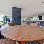 RV01 Excelente Quarto e Sala Pé na Areia, Rio Vermelho